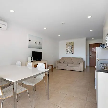 Apartamento Cozy With Seaview 300m From The